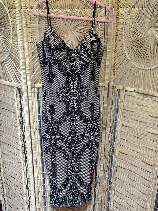 Zenobia Dresses & Skirts - 🖤Zenobia Black And Nude Demask Lace Flocking Bodycon Midi Dress